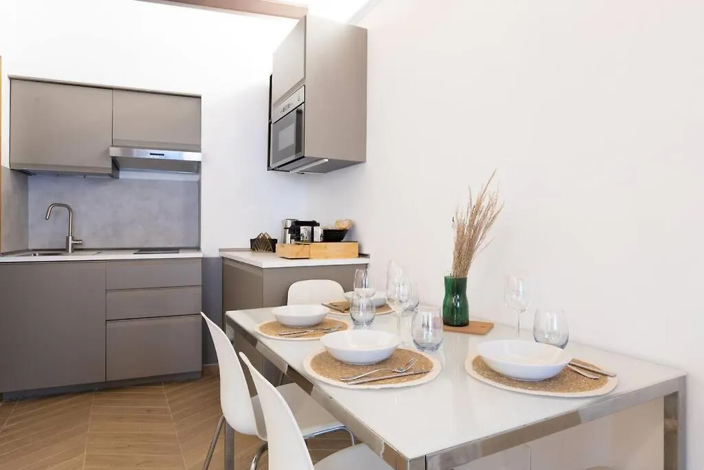 Historic Domus -100 Mt From The Colosseum And 1 Min Metro Apartment