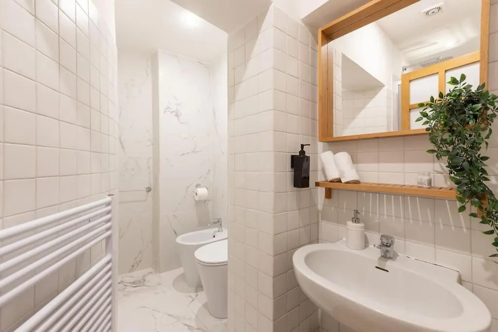 Historic Domus -100 Mt From The Colosseum And 1 Min Metro Apartment Rome